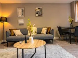 Stylish Flat in Wolverhampton - Short and long Stay with Free Parking