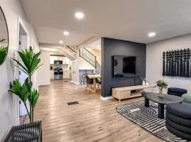 Dundee 3Br2Ba house sleeps 9 plus crib central Omaha