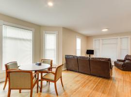 Less Than 1 Mi to Main St Quiet Apartment in Galesburg!
