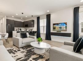 Contemporary 4BR Townhome with Pool & Themed Rooms，位于奥兰多的乡村别墅