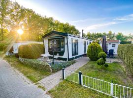 'Hunebed Chalet' - De Tien Heugten，位于Schoonloo的酒店