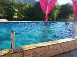 Bieszczadzkie Wspomnienie Lawendowy Dwór，位于Paszowa的酒店