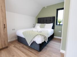 The Village at The Rocks - Luxury Glamping Resort，位于纽里的酒店