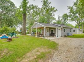 Boat Dock Couples Grand Lake Getaway!，位于South Shore Acres的酒店