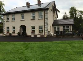 Fermanagh lakeside Self Catering，位于Corranny的酒店