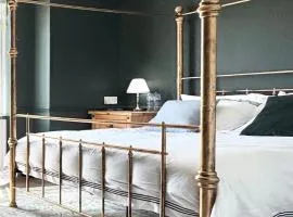 29 The Lodge Boutique Grand Victorian Guest House Near Southampton Cruise Terminal, City Centre & The New Forest National Park - FREE PARKING - HIGH SPEED WIFI