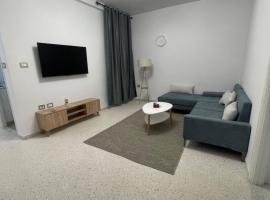 Appartement s2 avec garage，位于Radès的酒店