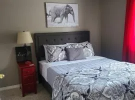No Cleaning Fee Private Sanctuary Ruby Room