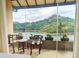 Blue Waters Edge - Kandy，位于Kande的酒店
