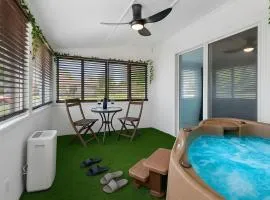 Walk to Downtown - 3BR with Hot Tub & Games
