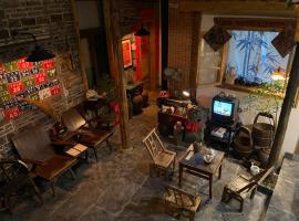Fenghuang Ancient Town Persimmon Courtyard B&B，位于凤凰的别墅