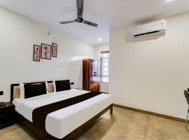 Super Townhouse OAK Owaisi Hospital Mailardevpally Formerly Tolkanti Arc，位于Haidar Sāhibgūda的酒店