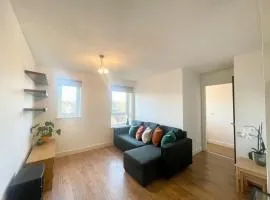 Charming 1 bedroom flat in Edinburgh with free parking