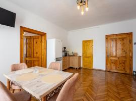 Gloria Apartments，位于锡吉什瓦拉的自助式住宿