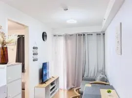 Davao 1BR Condo for 4 with Pool Near SM Lanang and Airport