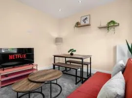 3 Bed Home with Free Private Parking - Contractors and Families