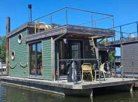 Besonderer Urlaub auf Hausboot TYSTNADEN