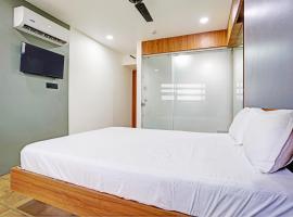 Hotel O KGS Hotel，位于苏拉特的酒店