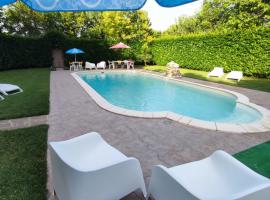 Chalet in montagna con piscina，位于Montesano sulla Marcellana的酒店