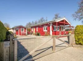 1 Bedroom Stunning Home In Menaam
