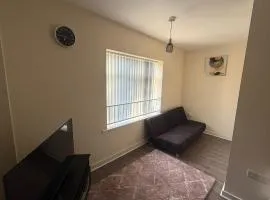 Stylish 1-Bed gated Flat with free Parking and steps from Bournemouth Beach