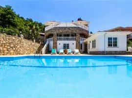Tranquil Nature Villa In Yesiluzumlu By Tekce