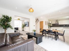 The Wilmslow House Free Parking - Close to Airport，位于阿尔德利埃奇的酒店