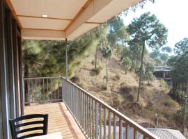 The Erica Resort & cottage , Kasauli -A Beautiful Wellness Boutique Resort，位于卡绍利的酒店