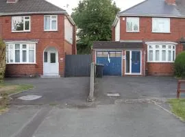 L & J Escapes - 8 Bedrooms suitable for Contractors and Families- Private parking available for 6 vehicles