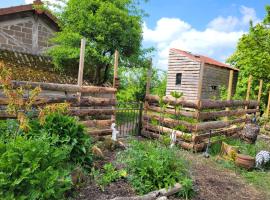 Tiny House La Chevêchette，位于Besson的酒店