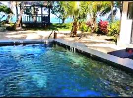 BORAHA BEACH LODGE lodge de plage avec PISCINE PRIVEE, cuisine, salon, télévision, wifi, coffre, ménage, gardien
