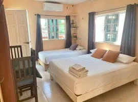 Central Studio With Balcony & Kitchen