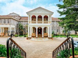 Muthu Sovereign Suites & Spa, Limuru Road, Nairobi，位于Limuru的带泳池的酒店