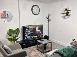 Enjoy city living in this one-bedroom flat, complete with a balcony and secure parking in Birmingham city center