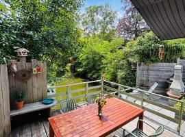 CASA LAGO gezellige chalet aan het water，位于赫尔的木屋