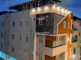 KK Grand Inn，位于韦洛尔的酒店