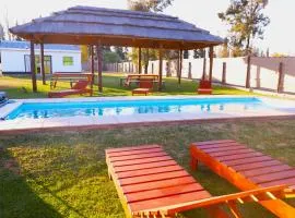 Cabaña con pileta y gran parque en Mendoza AZUL