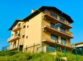 Къща за гости Sunrise - Батак，位于巴塔克的酒店