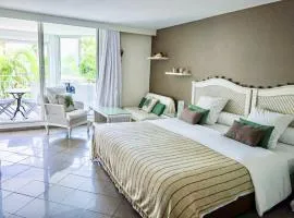 Front beach studio of ilet Gosier