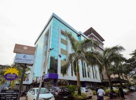 Royal Plaza Suites by RAK Rooms, Mangaluru，位于门格洛尔的酒店