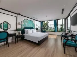 Azen Lakeside Hotel & Travel