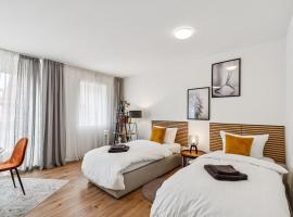 Gelbe Koffer - Comfort Family & Business Apartment in Neunkirchen - 2 SZ - Self-Check-in - WLAN 250 Mbit - Parkplatz - Balkon - Badewanne - bis zu 5 Pers，位于诺因基兴的酒店