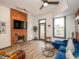 Mansfield Retreat - A Chic Downtown Experience