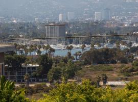 Overlooking Marina del Rey sailboats, is Green Ginger Playa Del Rey on the bluff,，位于洛杉矶的酒店