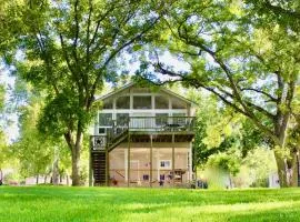 Pet Friendly Retreat on Lake LBJ