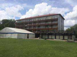 Hotel Révfülöp，位于雷夫菲勒普的酒店