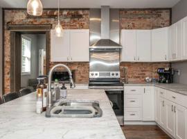 The Ruth House - Historic 4 BDR，位于辛辛那提的酒店