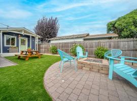 Charming 2 BDR Seaside Cottage - 5 Min to Beach，位于滨海城的酒店