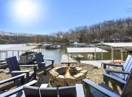Big Bear Bungalow - Stay Waterfront to Lake of the Ozark
