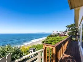 Stunning Coastal Cottage with Views of Monterey Bay